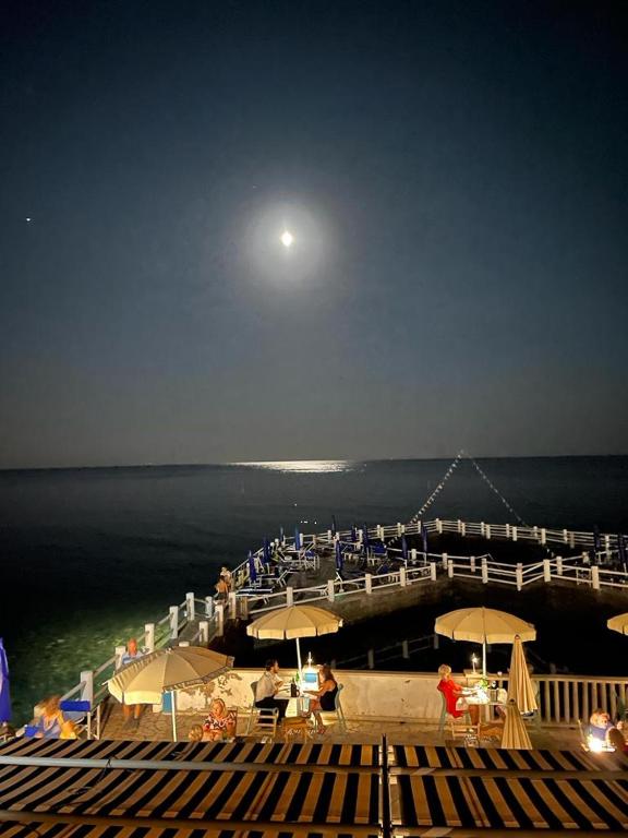 Nespecifikovaný výhled na moře nebo výhled na moře při pohledu z hotelu