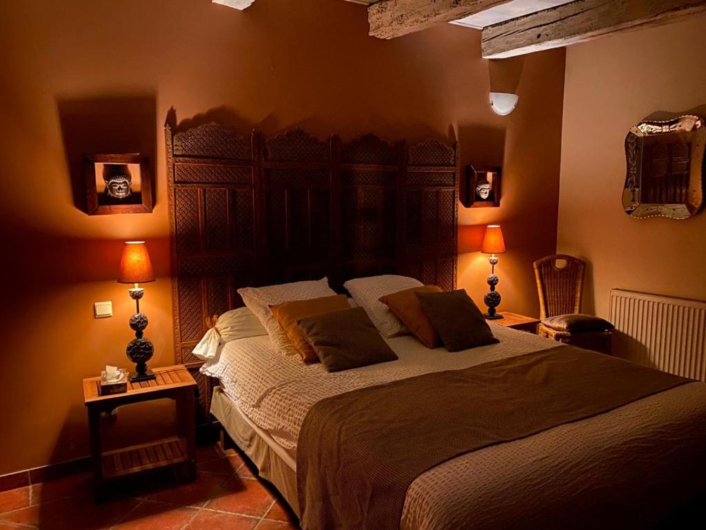 Postel nebo postele na pokoji v ubytování B&B Maison des Etoiles Chambre d'hôtes Adult Only