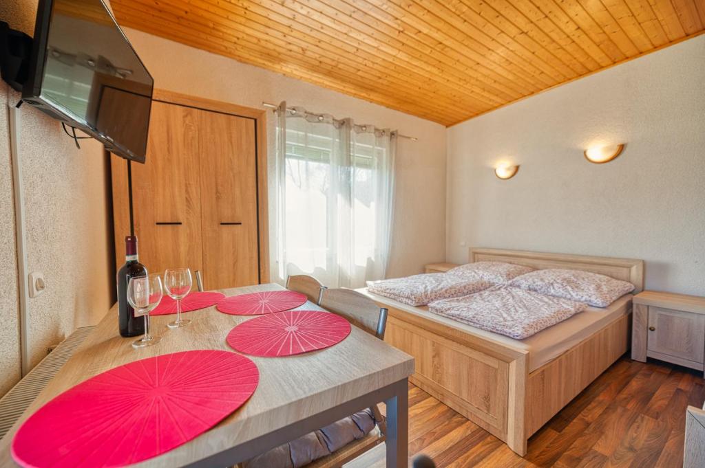 Postel nebo postele na pokoji v ubytování Kwatery u Zdzicha
