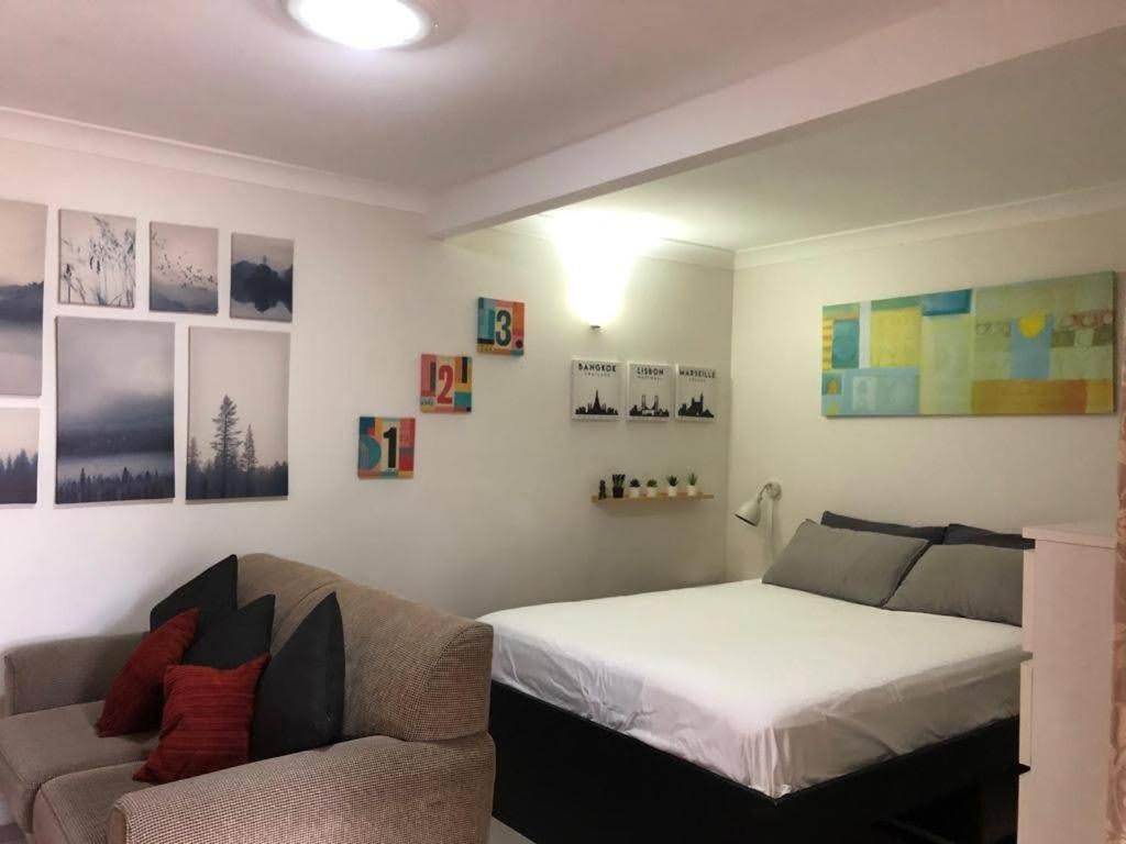 Frenchs Forest Studio Apartment - tranquil bush setting, pet friendly - Housity