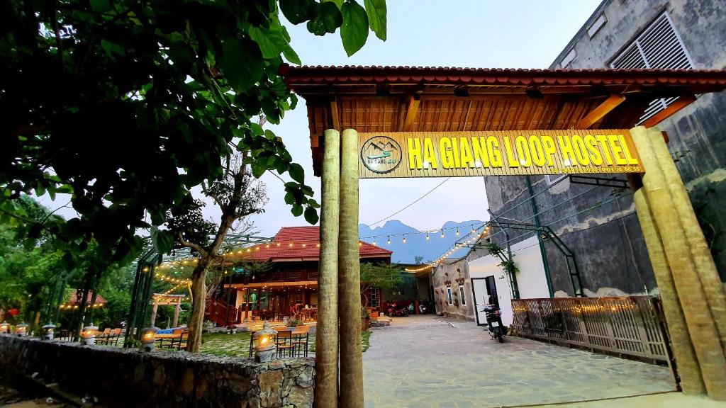 Tòa nhà nơi nhà trọ tọa lạc