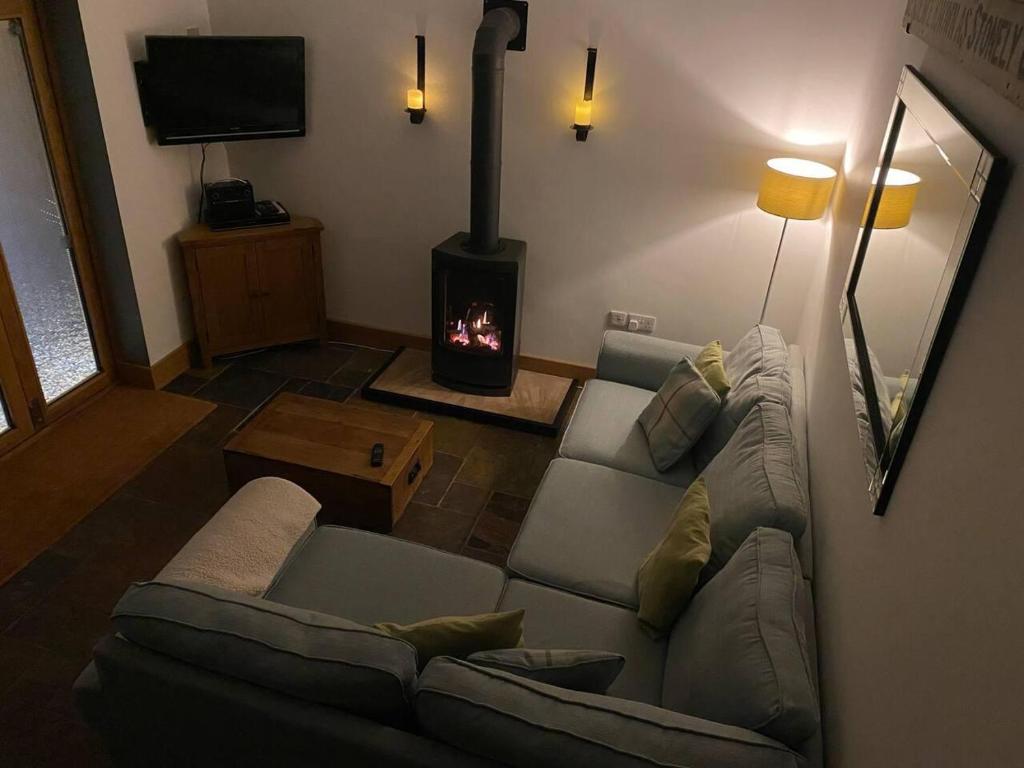 TV a/nebo společenská místnost v ubytování The Knox - Beautiful Two Bed Cottage Near Orford