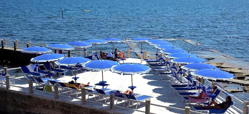 Nespecifikovaný výhled na moře nebo výhled na moře při pohledu z hotelu