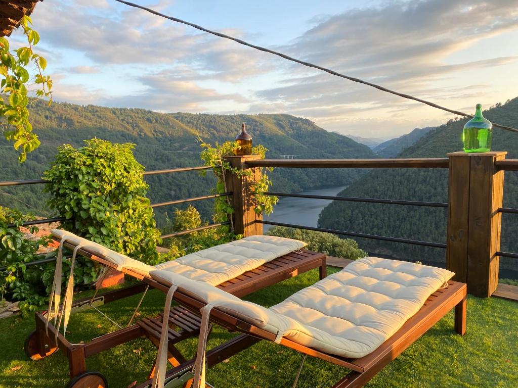 a bench on a balcony with a view of a mountain at RIBEIRA SACRA La Imperfecta in Ferreira de Panton