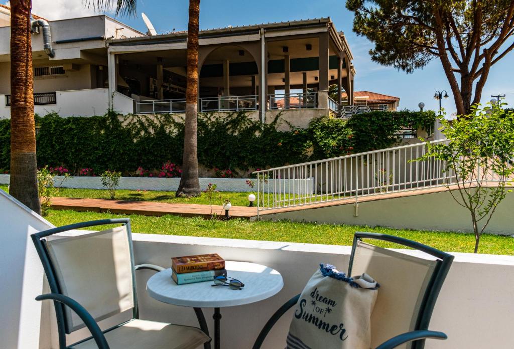 Balkón nebo terasa v ubytování Dennys Inn Hotel