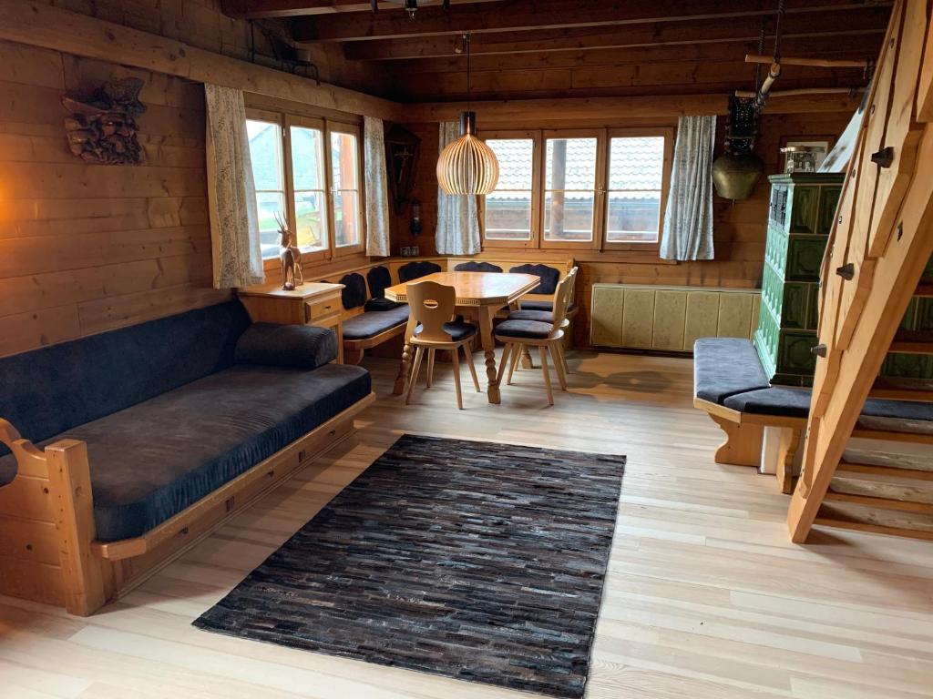 Posezení v ubytování Ferienwohnungen im Blockhaus Metzler