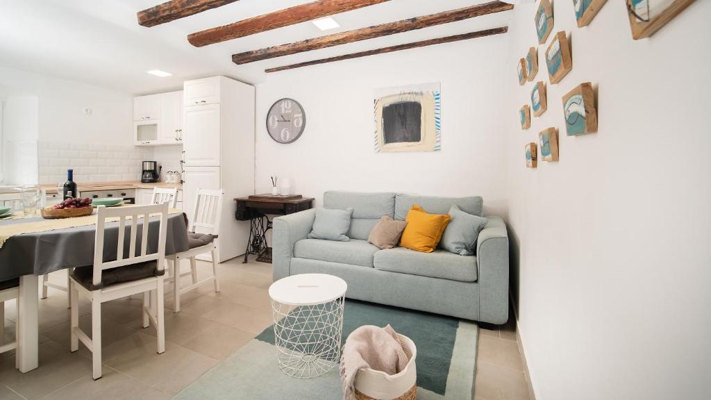 a living room with a couch and a kitchen at Casa Emiliana in Raša