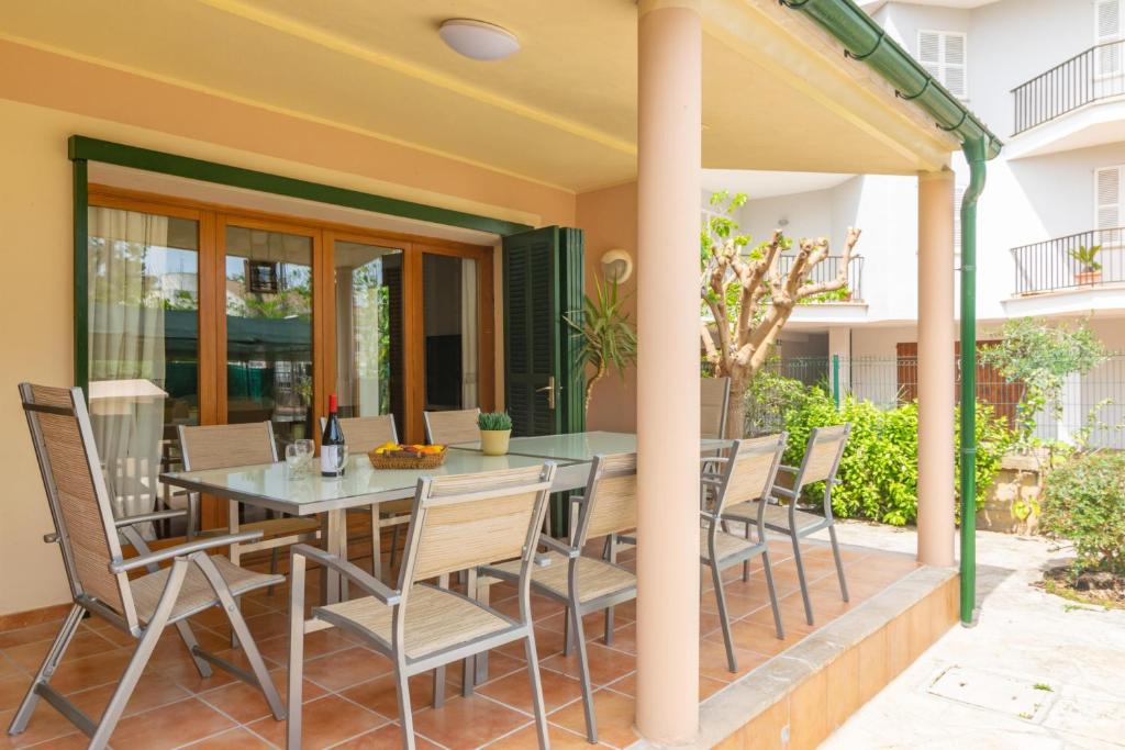 Patio alebo iná vonkajšia časť ubytovania Els Pins -Port d'Alcudia-