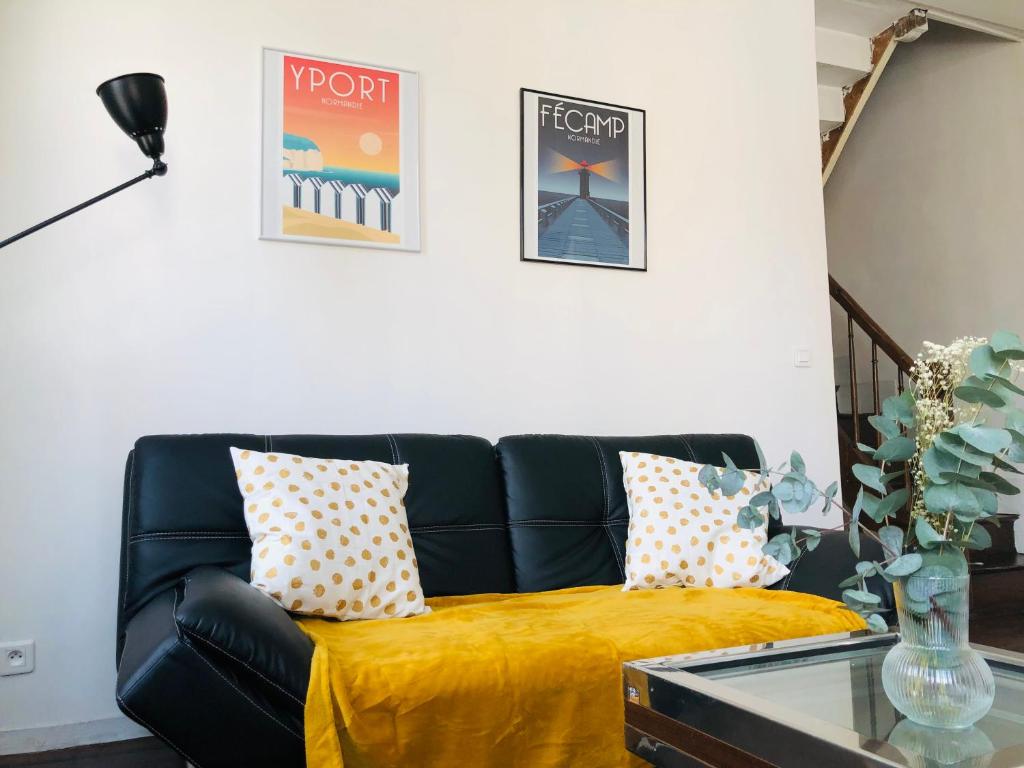 Coin salon dans l'établissement Charmante maison de pêcheurs plein centre à 5min du port