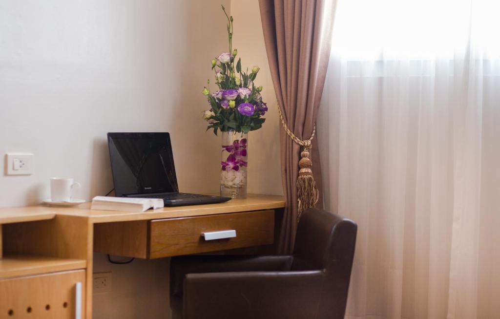 TV a/nebo společenská místnost v ubytování Eliana Ruby Hotel & Travel