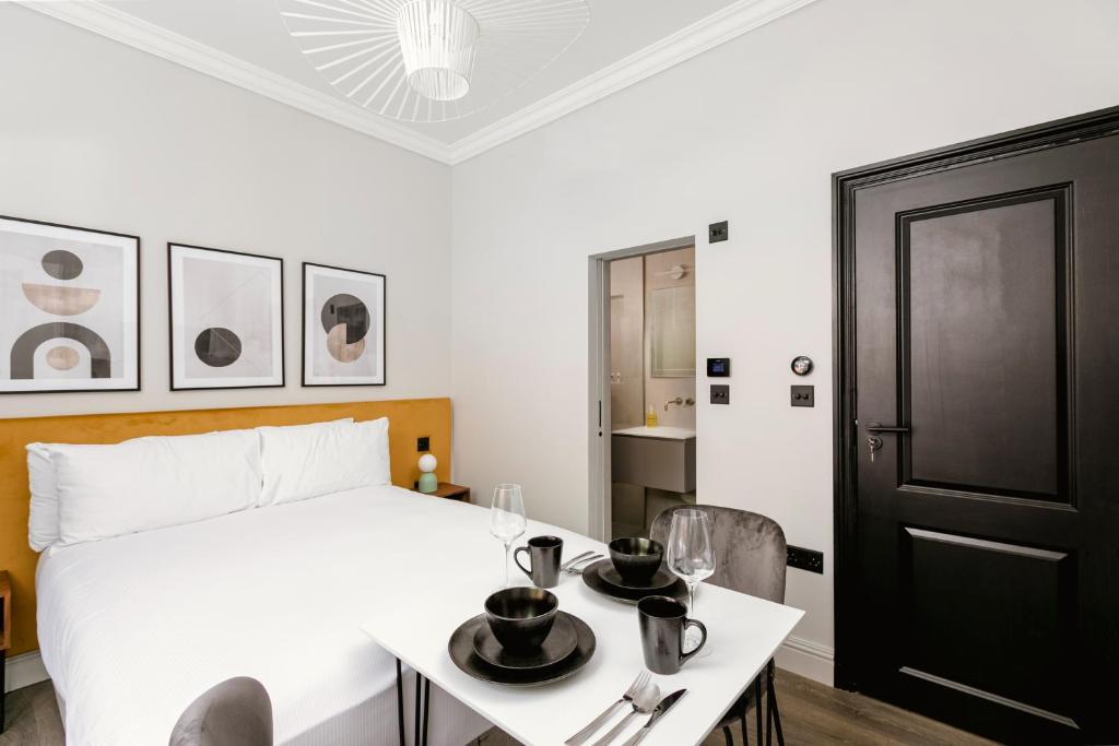 PenthouseStays Chelsea - Luxury King / Queen Bed Studios - near King's Road - 阳台工作室
