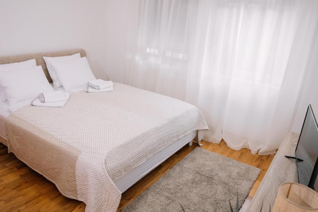 Voodi või voodid majutusasutuse Apartmani Biser toas