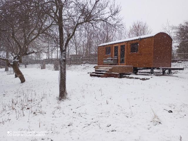 Maringotka/tiny house SEN VYSOČINA v zimě