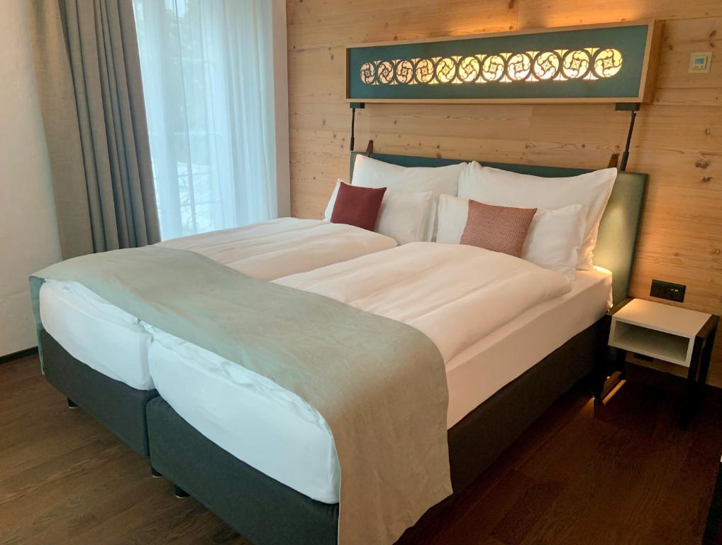 
Medium Room with Balcony
