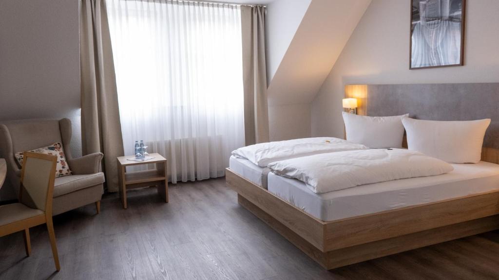 Postel nebo postele na pokoji v ubytování Altstadt-Hotel