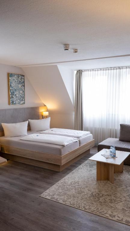 Postel nebo postele na pokoji v ubytování Altstadt-Hotel