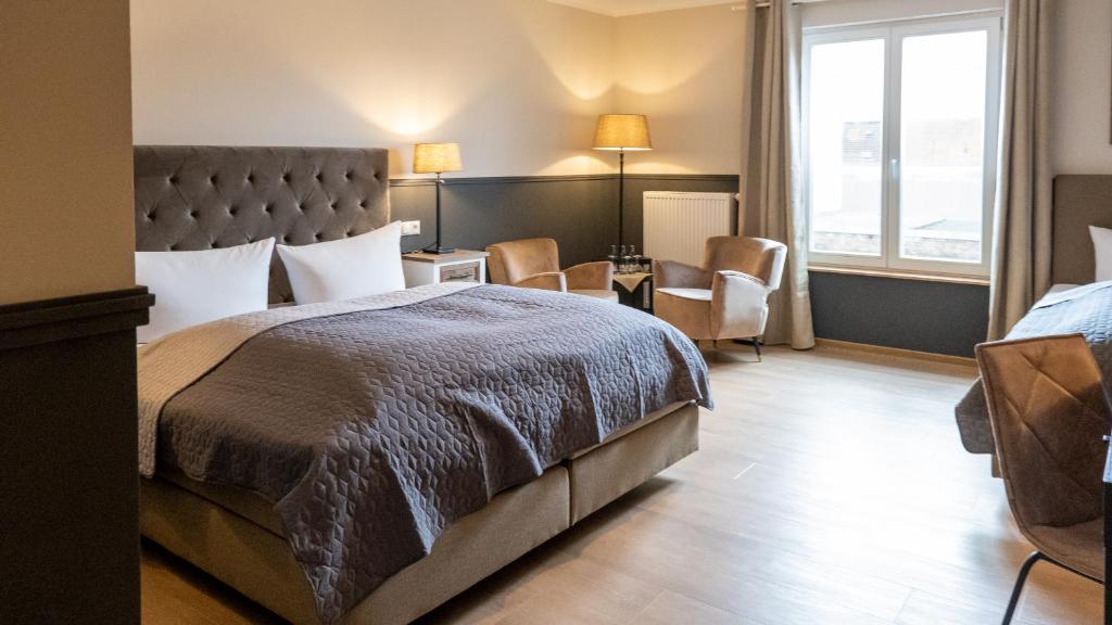 Postel nebo postele na pokoji v ubytování Altstadt-Hotel