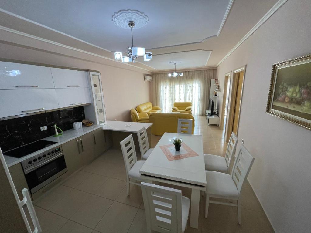 Flower Apartment Sarande - Imazhi 4