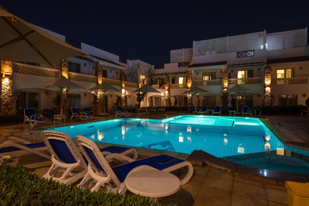 Bazén v ubytování Camel Dive Club & Hotel - Boutique Hotel nebo v jeho okolí