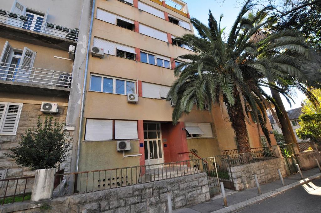 Budova, v ktorej sa apartmán nachádza