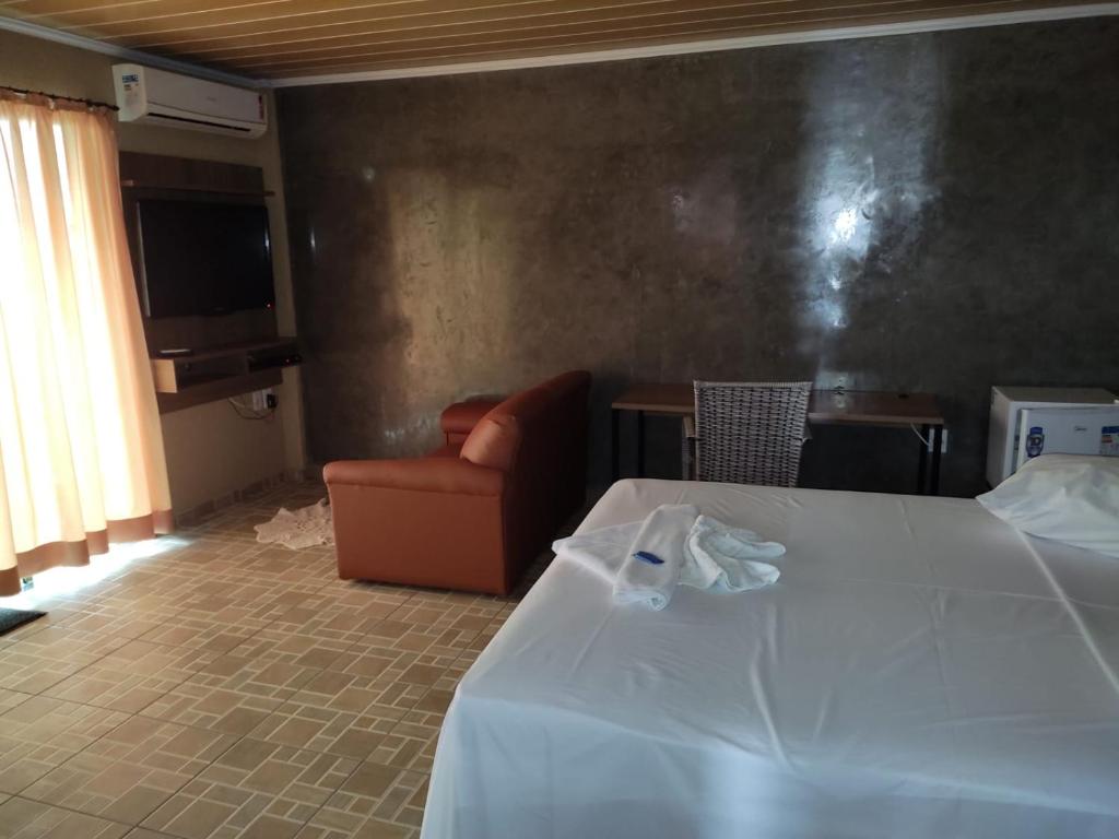 Ένα ή περισσότερα κρεβάτια σε δωμάτιο στο HOTEL VITORIA REGIA