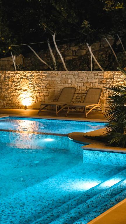 Bazén v ubytování El Primero Hotel nebo v jeho okolí