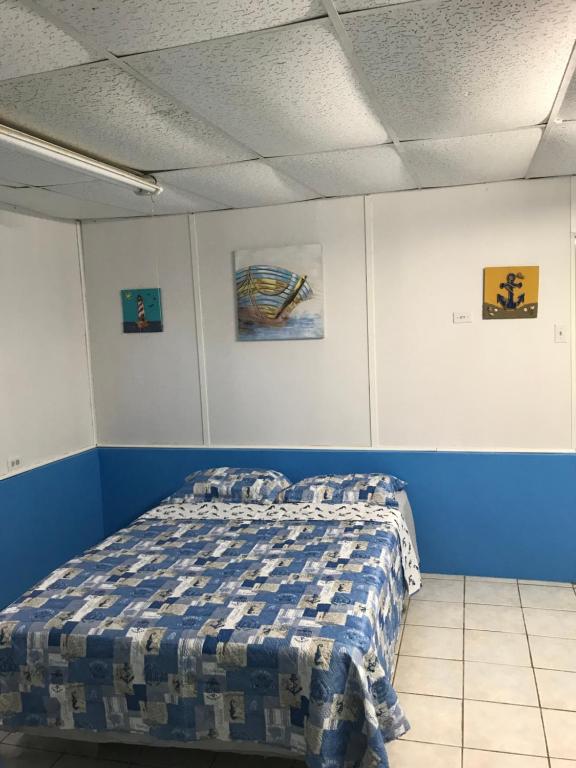 Postel nebo postele na pokoji v ubytování Combate Green House
