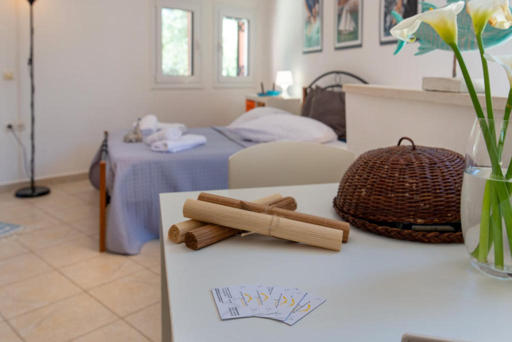 Postel nebo postele na pokoji v ubytování Margarita Apartments Paxos - Studio Kam