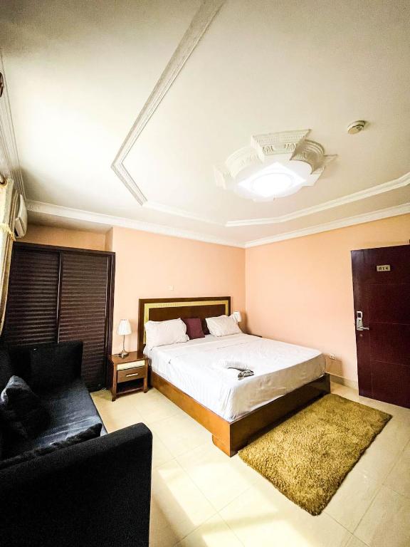 Postel nebo postele na pokoji v ubytování Cascade Hotel