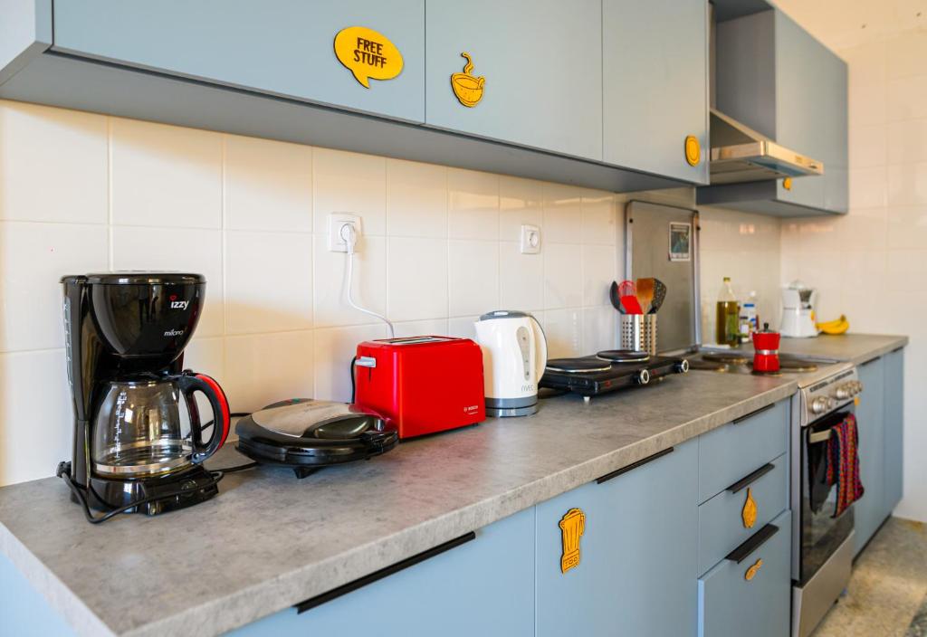 Kuchyň nebo kuchyňský kout v ubytování Matala Hostel