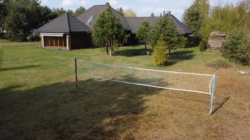 a net in a yard with a house at "Grzesiówka" in Czarnożyły