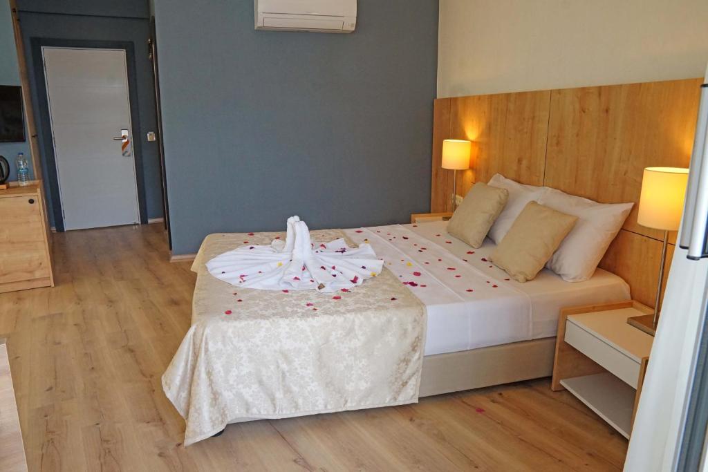 Postel nebo postele na pokoji v ubytování Hotel Felizya Kemer
