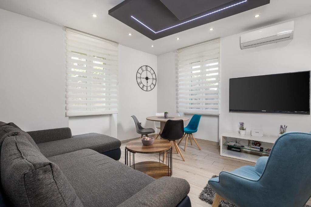 Rijeka Old Town Apartment - 1