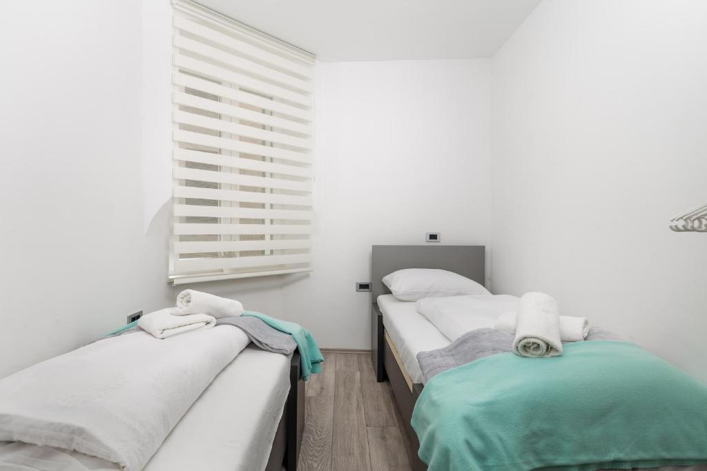 Rijeka Old Town Apartment - 8