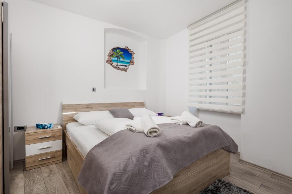 Rijeka Old Town Apartment - 10