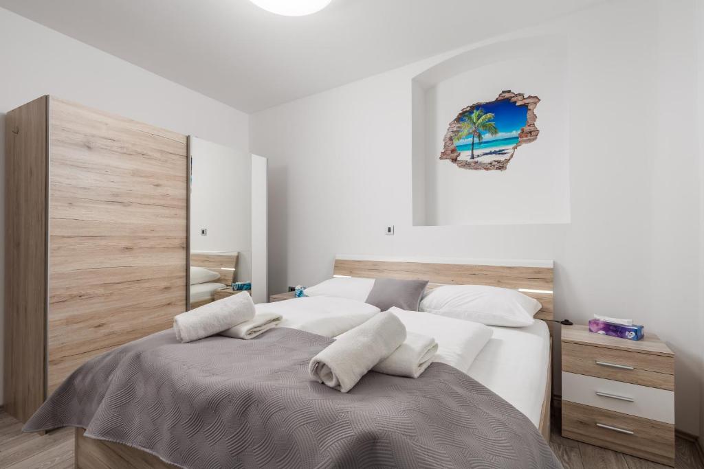 Rijeka Old Town Apartment - 11