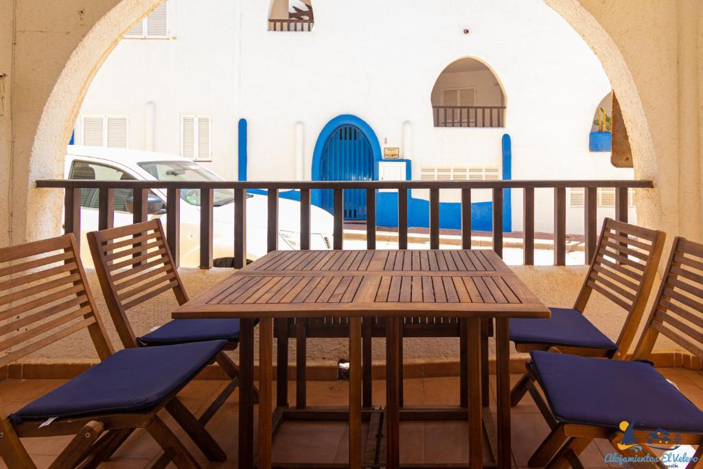 Ресторан / где поесть в El Velero La Isleta Junto al Mar Buceo Parking
