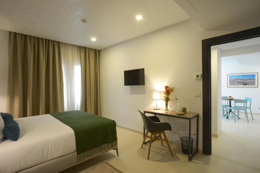Postel nebo postele na pokoji v ubytování MAIA HOTEL SUITES