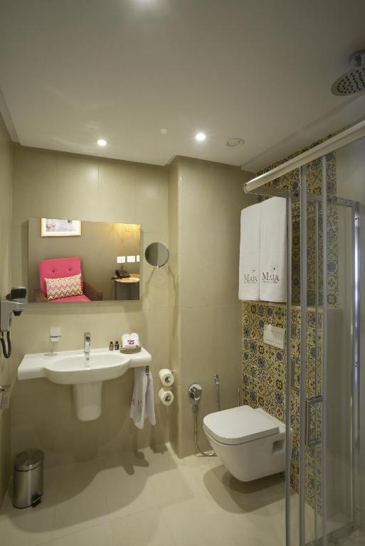 Koupelna v ubytování MAIA HOTEL SUITES