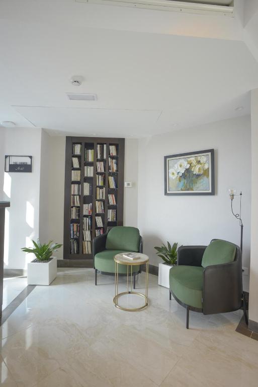 Posezení v ubytování MAIA HOTEL SUITES