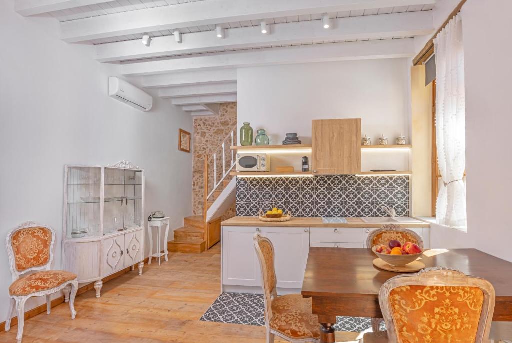 Kuchyň nebo kuchyňský kout v ubytování Sala Historical Luxury Suites
