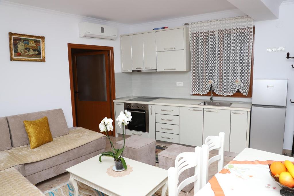 Downtown Apartment 2 - Image 4