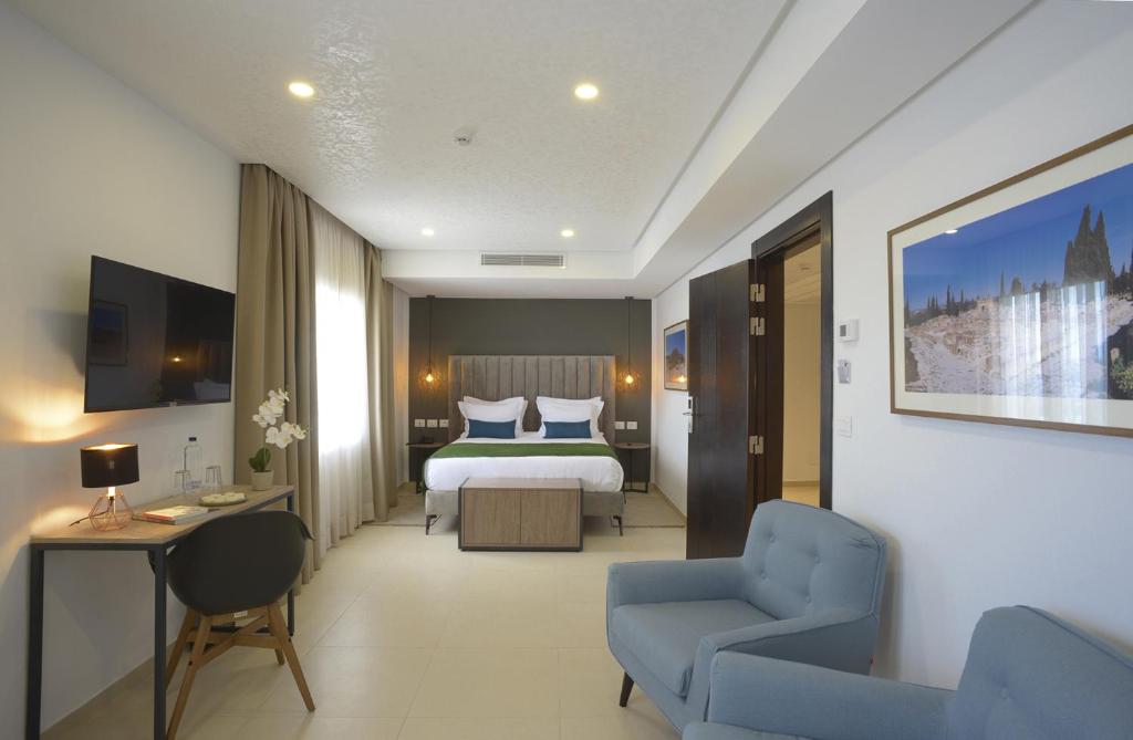 Postel nebo postele na pokoji v ubytování MAIA HOTEL SUITES