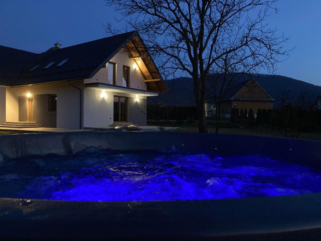 Basen w obiekcie Rezydencja pod Cergową Wellness & SPA lub w pobliżu