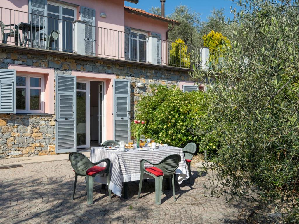 Κήπος έξω από το Apartment Casa ai Campi-3 by Interhome