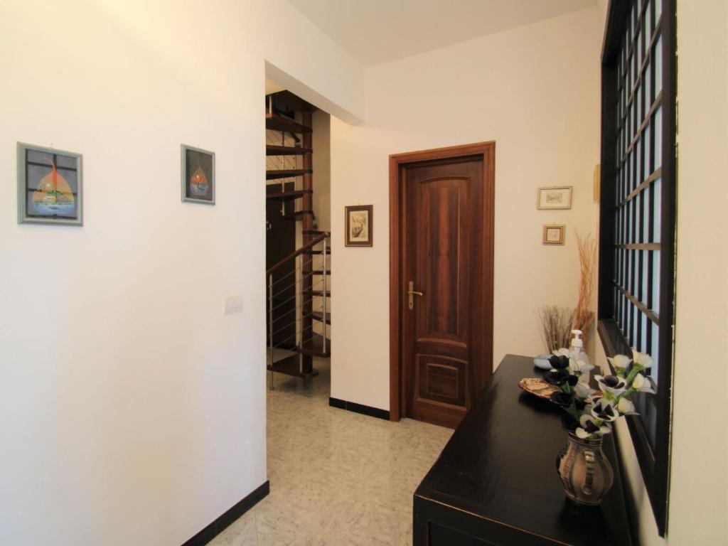 Televízia a/alebo spoločenská miestnosť v ubytovaní Apartment Orizzonte by Interhome