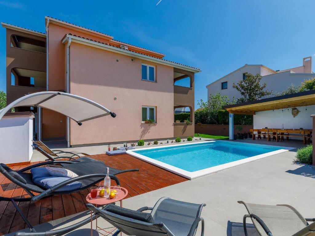 Bazén v ubytovaní Holiday Home House Eric&Paolo by Interhome alebo v jeho blízkosti