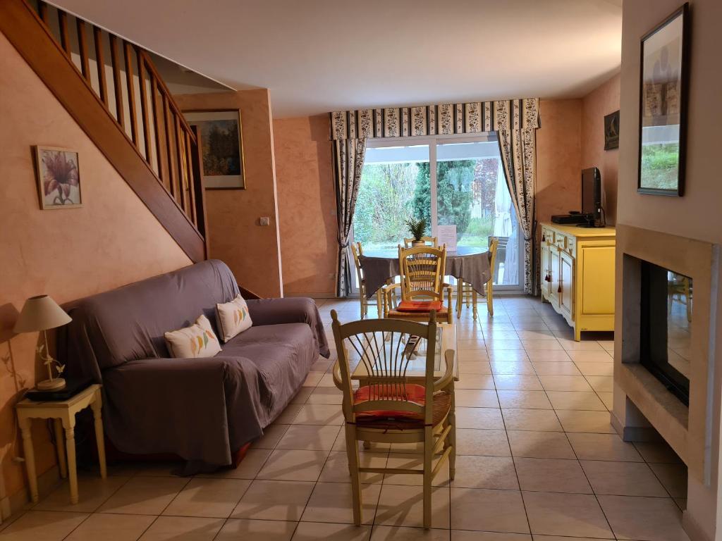 Joli Mazet Provençal de Camargue - Maison De Trois Chambres