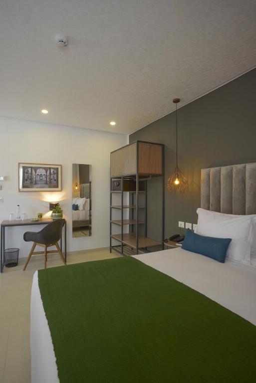 Postel nebo postele na pokoji v ubytování MAIA HOTEL SUITES