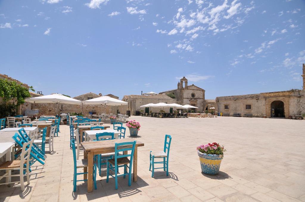 Reštaurácia alebo iné gastronomické zariadenie v ubytovaní Holiday Onde di Sicilia